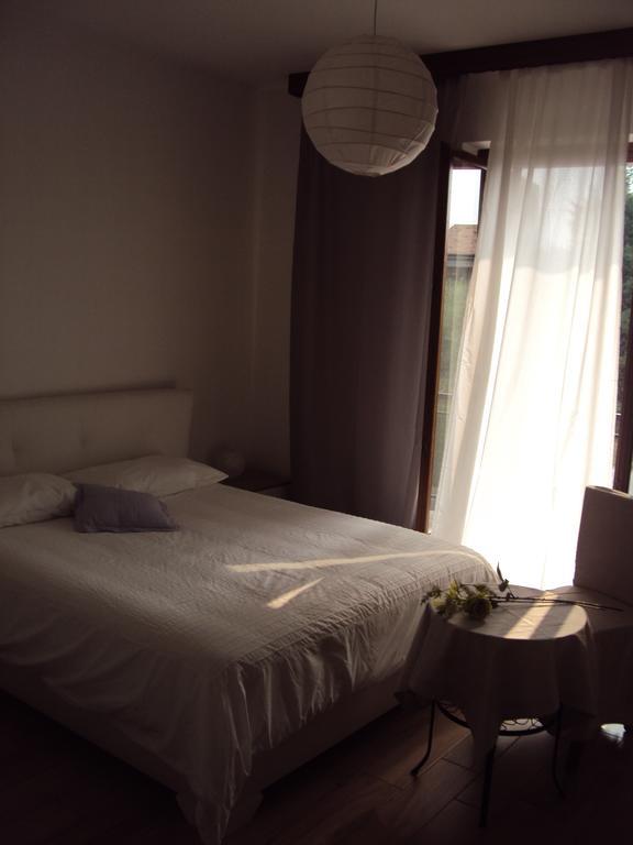 B&B Rosa Del Gardaラツィーゼ 部屋 写真