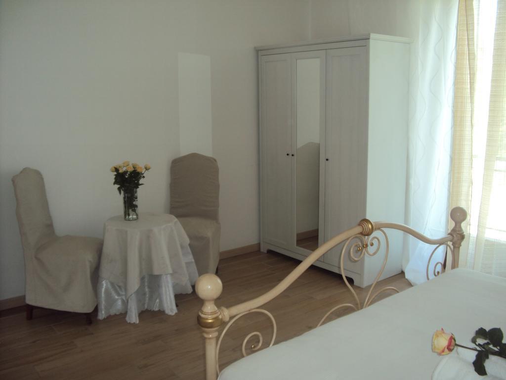 B&B Rosa Del Gardaラツィーゼ 部屋 写真